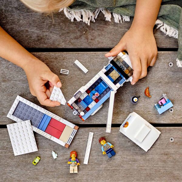 LEGO City 60283 Vakantiecamper - Afbeelding 7