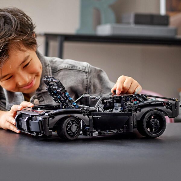 LEGO Technic 42127 The Batman - Batmobile - Afbeelding 6