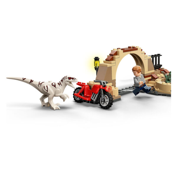 LEGO Jurassic 76945 Atrocirapractor Motorachtervolging - Afbeelding 2