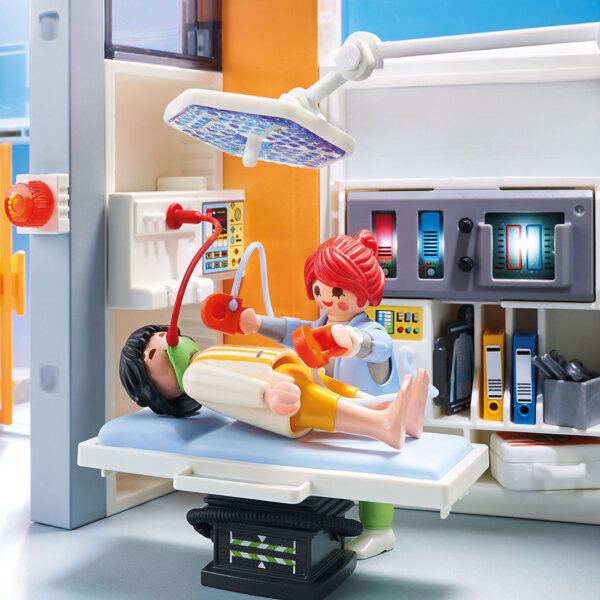 Playmobil City Life  Groot Ziekenhuis met Inrichting - 70190 - Afbeelding 4